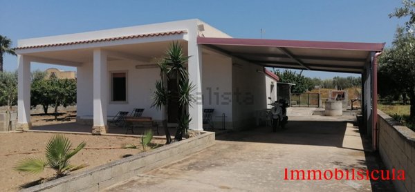 casa indipendente in vendita ad Ispica in zona Santa Maria del Focallo