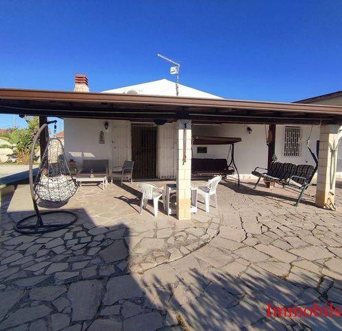 casa indipendente in vendita ad Ispica in zona Santa Maria del Focallo