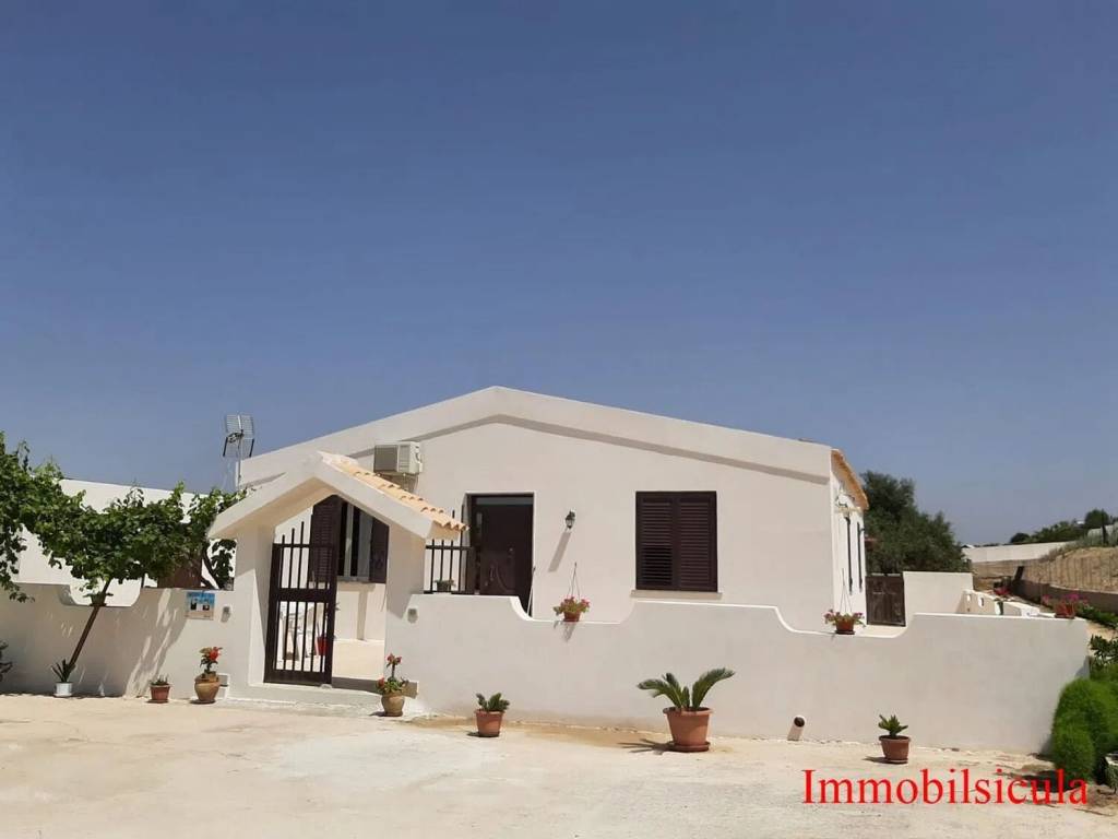 casa indipendente in vendita ad Ispica