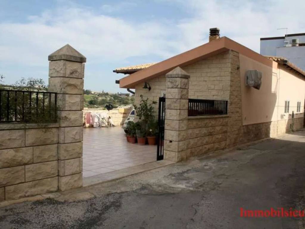 casa indipendente in vendita ad Ispica