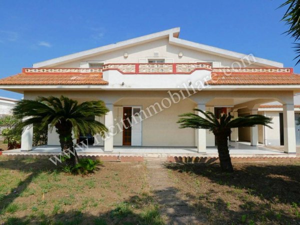 casa indipendente in vendita ad Ispica in zona Santa Maria del Focallo