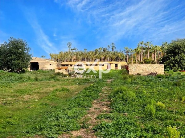 casa indipendente in vendita ad Ispica in zona Santa Maria del Focallo