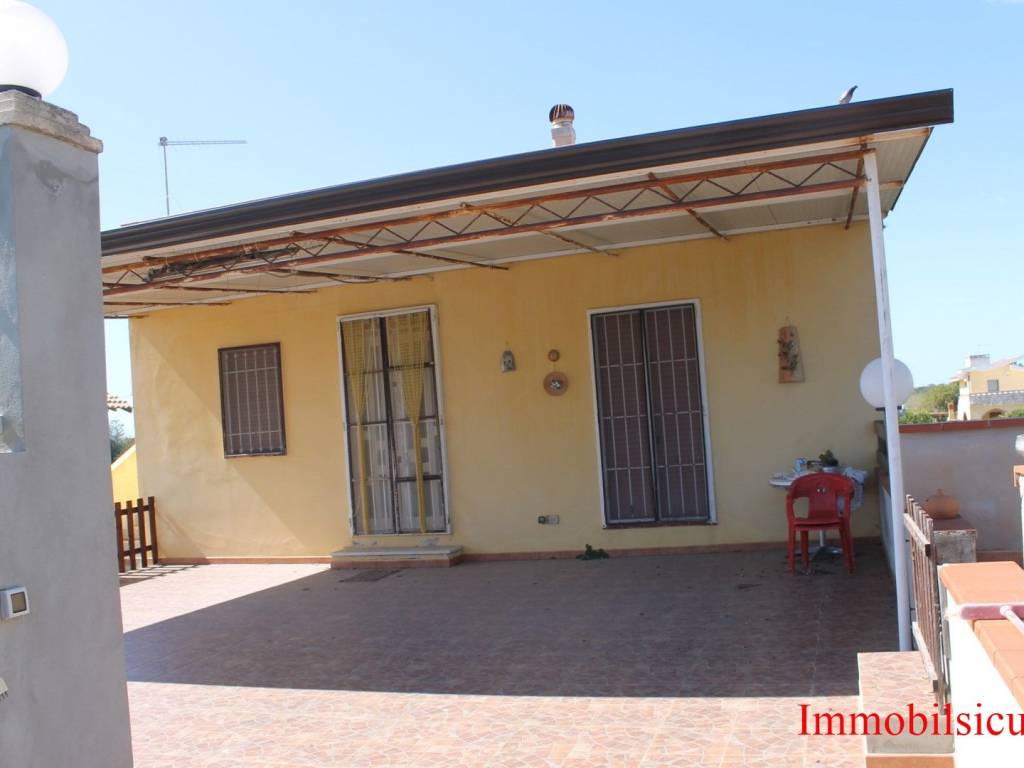 casa indipendente in vendita ad Ispica in zona Santa Maria del Focallo
