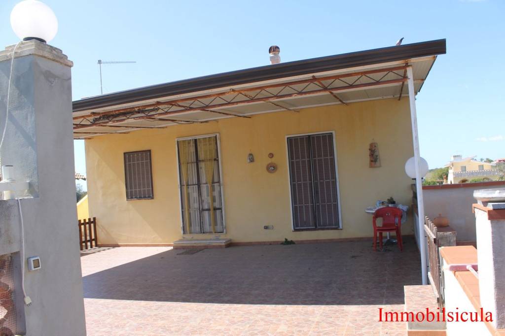 casa indipendente in vendita ad Ispica in zona Santa Maria del Focallo