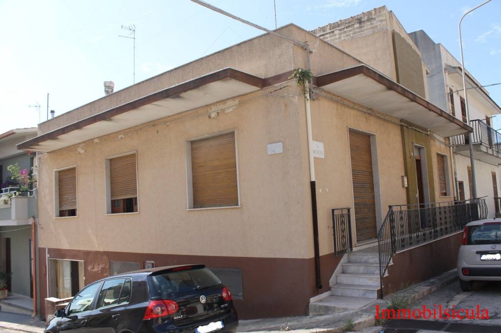 casa indipendente in vendita ad Ispica