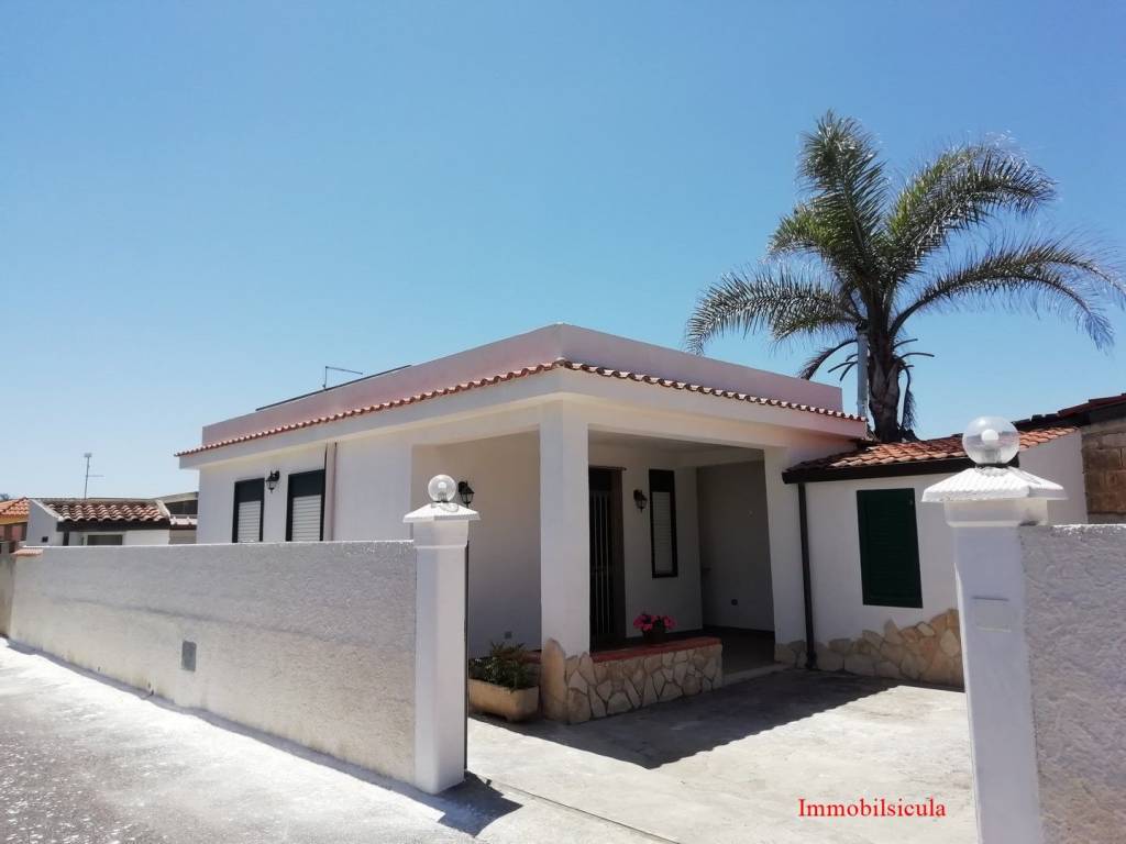 casa indipendente in vendita ad Ispica in zona Santa Maria del Focallo