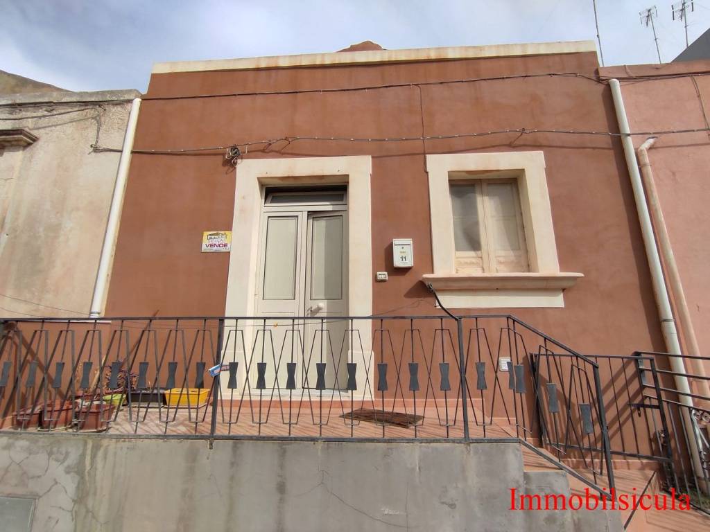 casa indipendente in vendita ad Ispica
