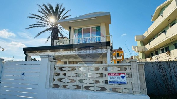 casa indipendente in vendita ad Ispica