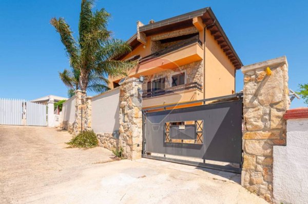 casa indipendente in vendita ad Ispica in zona Santa Maria del Focallo