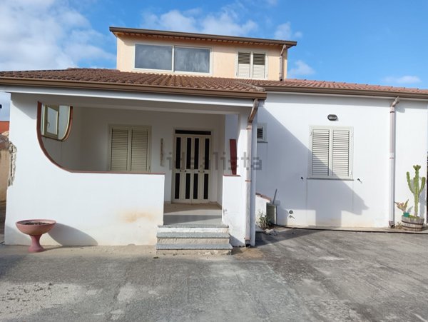 casa indipendente in vendita ad Ispica in zona Santa Maria del Focallo