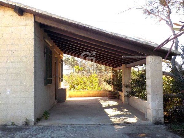 casa indipendente in vendita ad Ispica in zona Santa Maria del Focallo