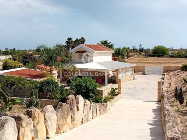 casa indipendente in vendita ad Ispica in zona Santa Maria del Focallo