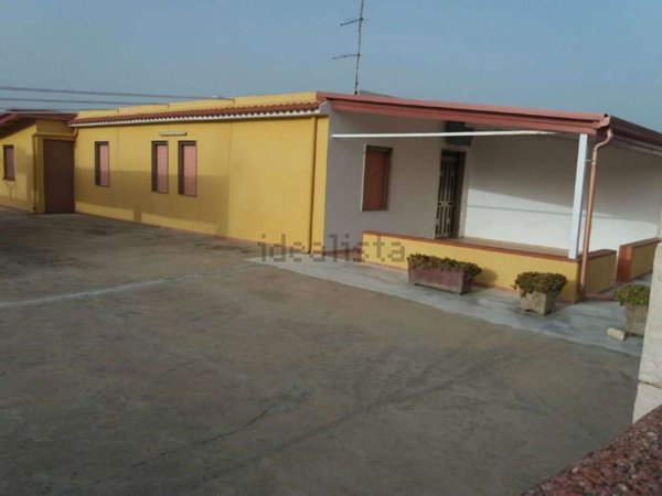 casa indipendente in vendita ad Ispica in zona Santa Maria del Focallo