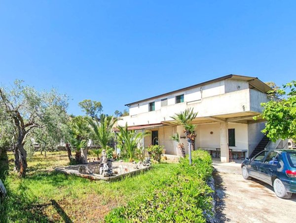 casa indipendente in vendita ad Ispica in zona Santa Maria del Focallo