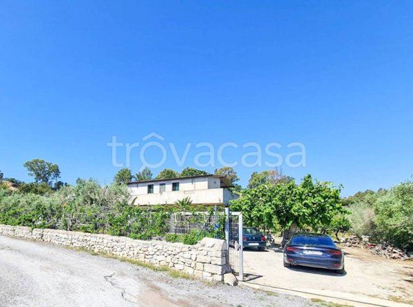 casa indipendente in vendita ad Ispica in zona Santa Maria del Focallo