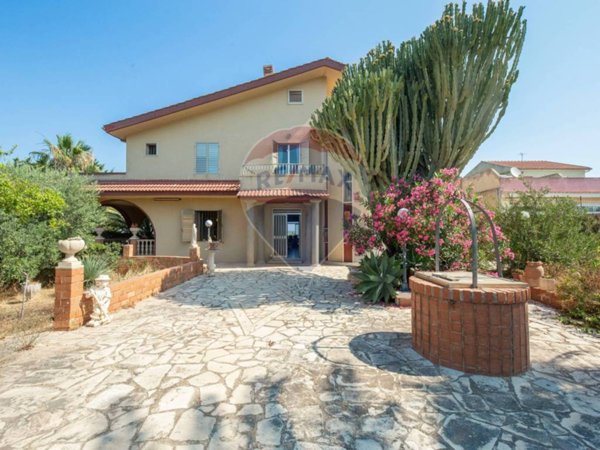 casa indipendente in vendita ad Ispica in zona Santa Maria del Focallo