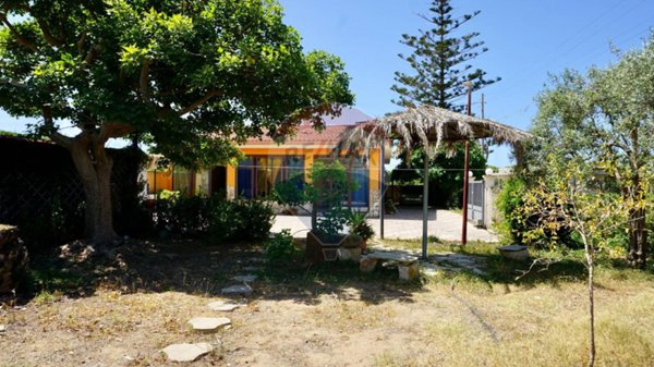 casa indipendente in vendita ad Ispica in zona Santa Maria del Focallo