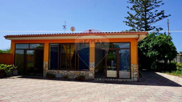 casa indipendente in vendita ad Ispica in zona Santa Maria del Focallo