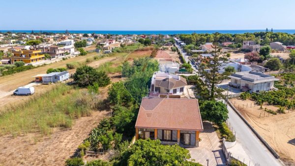 casa indipendente in vendita ad Ispica in zona Santa Maria del Focallo