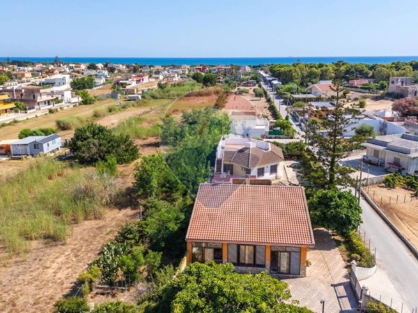 casa indipendente in vendita ad Ispica in zona Santa Maria del Focallo