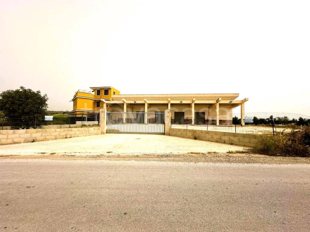 capannone in vendita ad Ispica
