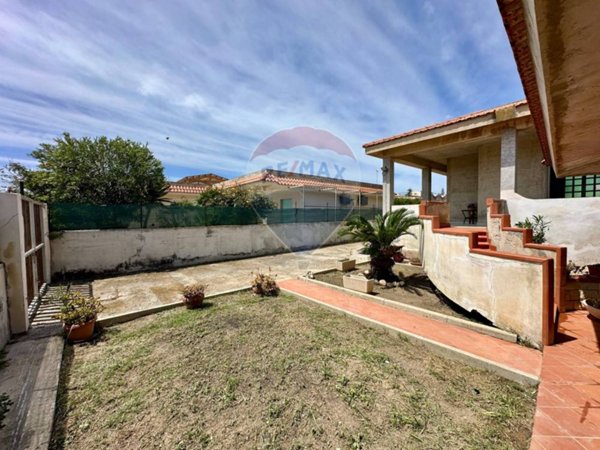 casa indipendente in vendita ad Ispica in zona Santa Maria del Focallo