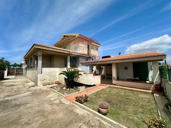 casa indipendente in vendita ad Ispica in zona Santa Maria del Focallo