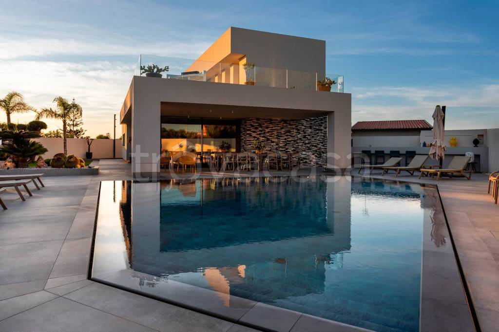 casa indipendente in vendita ad Ispica in zona Santa Maria del Focallo