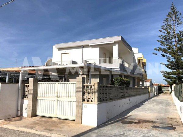 appartamento in vendita ad Ispica in zona Santa Maria del Focallo