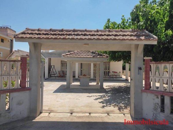 casa indipendente in vendita ad Ispica in zona Santa Maria del Focallo
