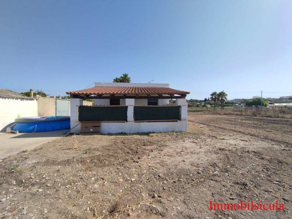 casa indipendente in vendita ad Ispica in zona Santa Maria del Focallo
