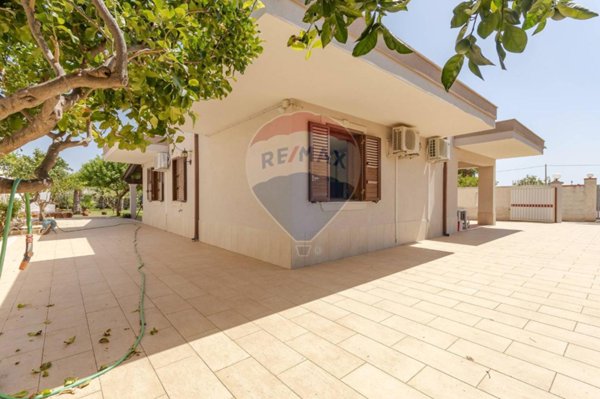 casa indipendente in vendita ad Ispica in zona Santa Maria del Focallo