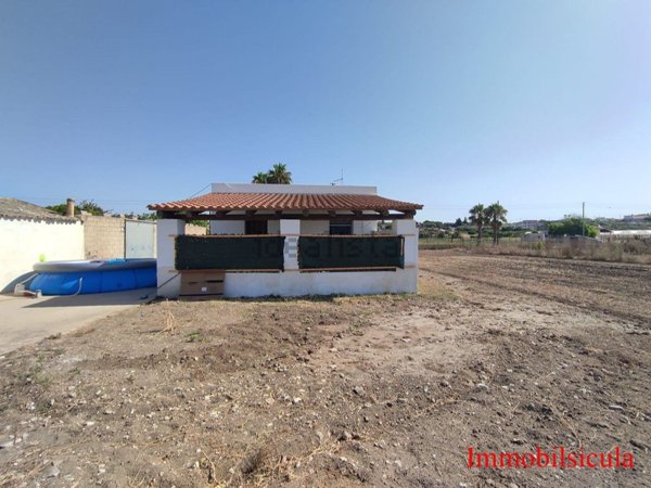 casa indipendente in vendita ad Ispica in zona Santa Maria del Focallo