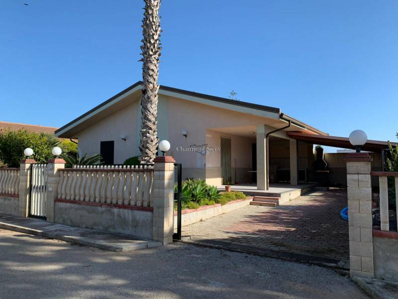casa indipendente in vendita ad Ispica in zona Santa Maria del Focallo