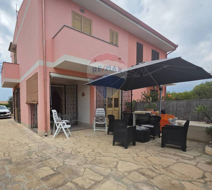 casa indipendente in vendita ad Ispica in zona Santa Maria del Focallo