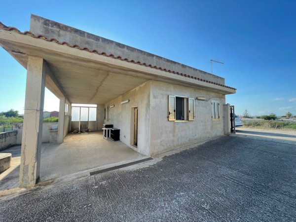 casa indipendente in vendita ad Ispica in zona Santa Maria del Focallo