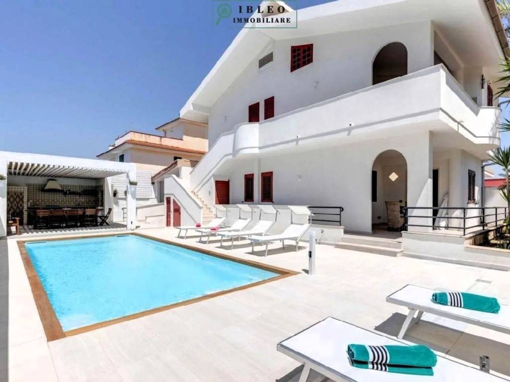 casa indipendente in vendita ad Ispica in zona Santa Maria del Focallo