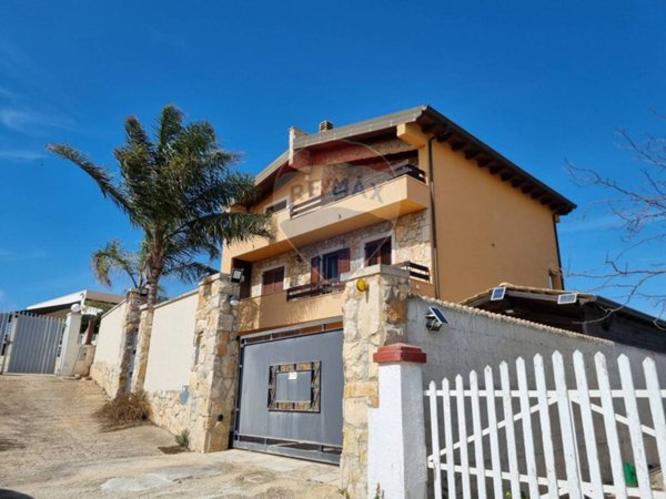 casa indipendente in vendita ad Ispica in zona Santa Maria del Focallo