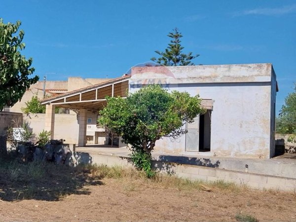 casa indipendente in vendita ad Ispica in zona Santa Maria del Focallo