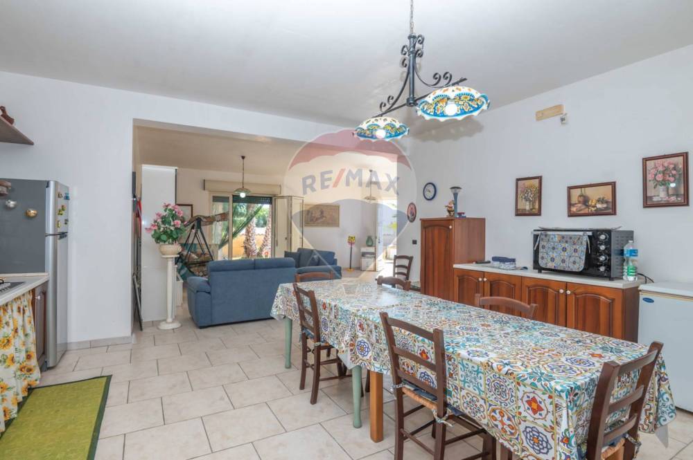 casa indipendente in vendita ad Ispica in zona Santa Maria del Focallo