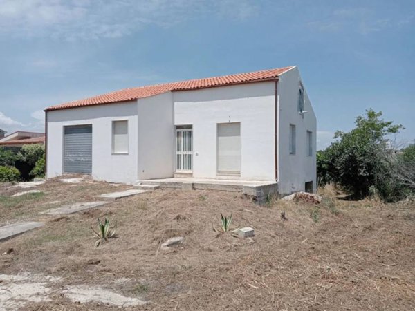 casa indipendente in vendita ad Ispica in zona Santa Maria del Focallo