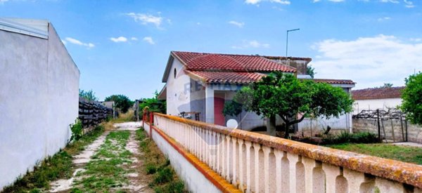 casa indipendente in vendita ad Ispica in zona Santa Maria del Focallo
