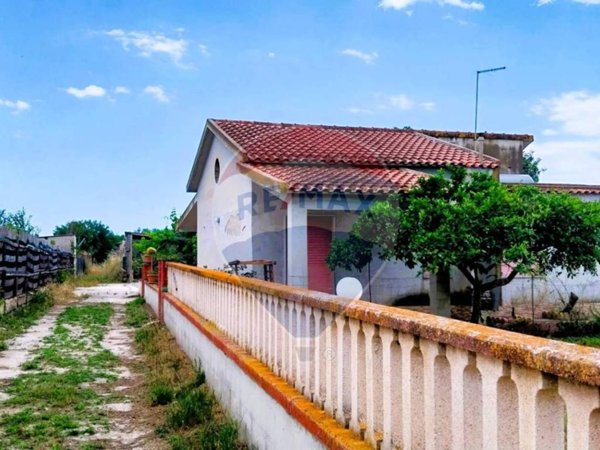 casa indipendente in vendita ad Ispica in zona Santa Maria del Focallo