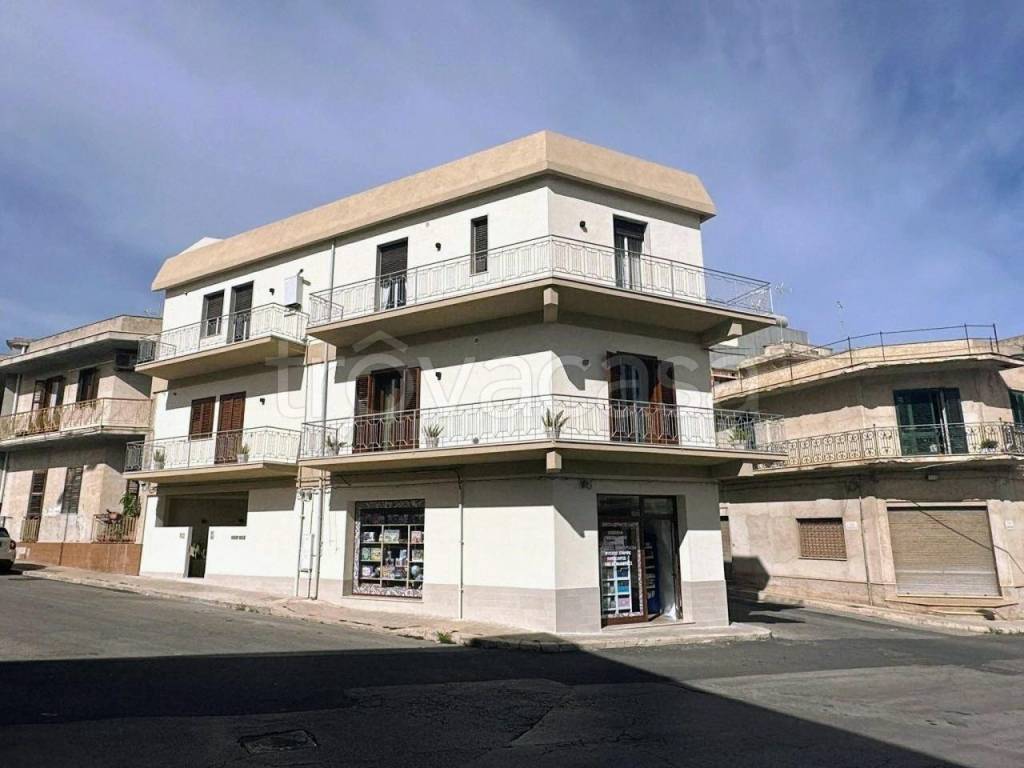 negozio in vendita ad Ispica