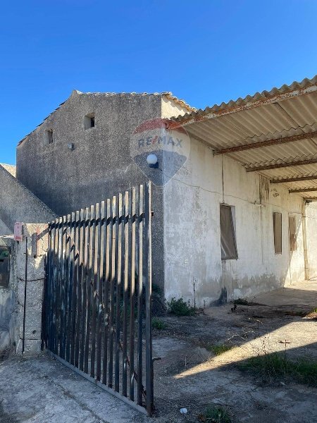 casa indipendente in vendita ad Ispica in zona Santa Maria del Focallo