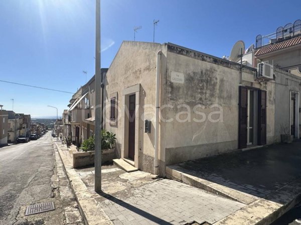 casa indipendente in vendita ad Ispica in zona Santa Maria del Focallo