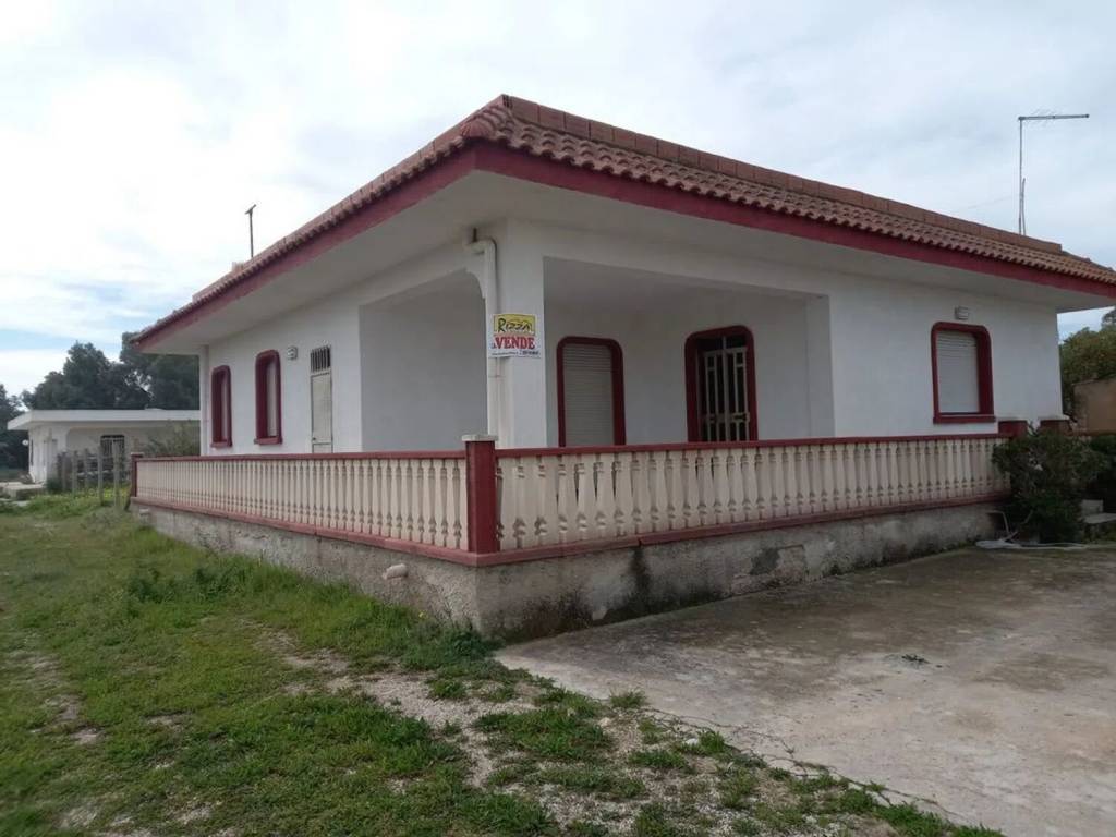 casa indipendente in vendita ad Ispica in zona Santa Maria del Focallo