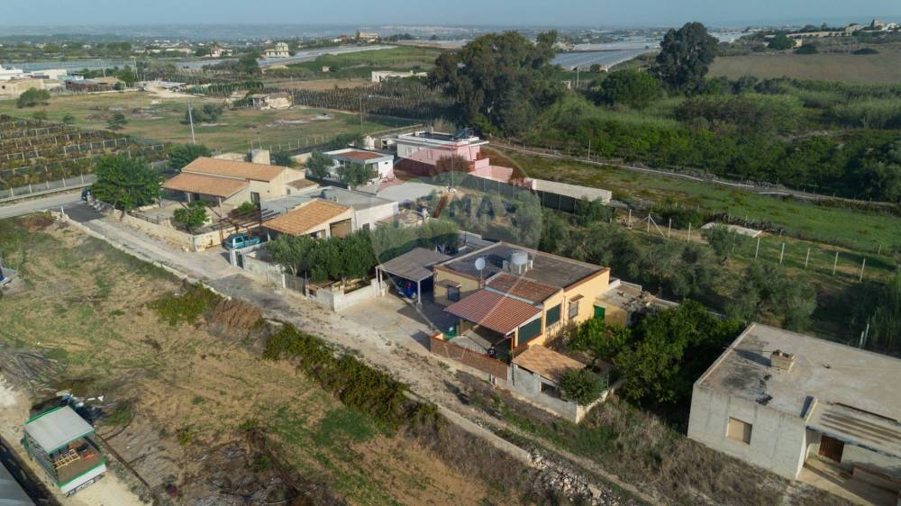 casa indipendente in vendita ad Ispica in zona Marina Marza