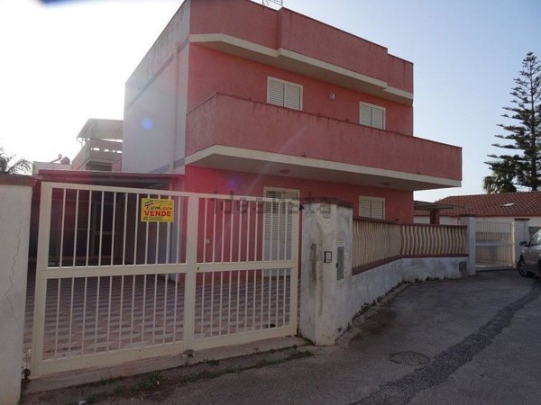 casa indipendente in vendita ad Ispica in zona Santa Maria del Focallo