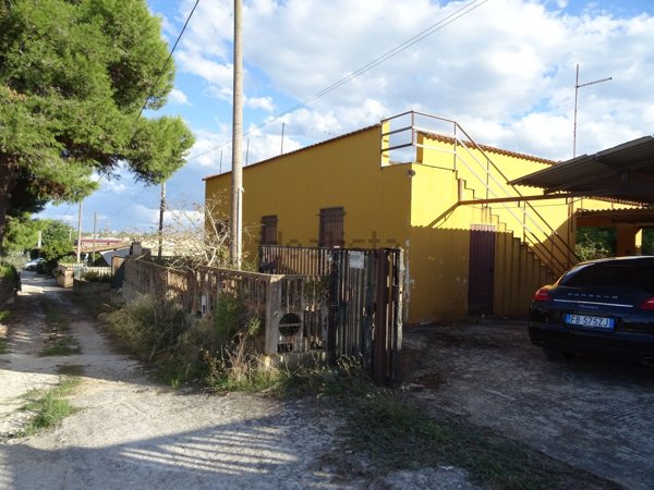 casa indipendente in vendita ad Ispica in zona Santa Maria del Focallo